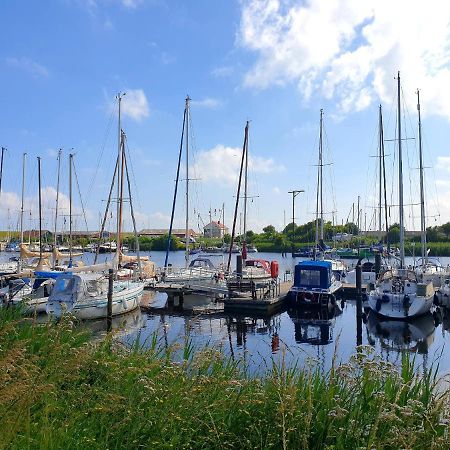 Hotel An'T Yachthaven Harlesiel Zewnętrze zdjęcie