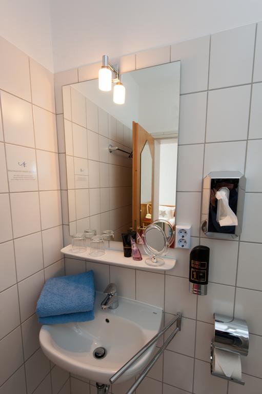 Hotel An'T Yachthaven Harlesiel Zewnętrze zdjęcie